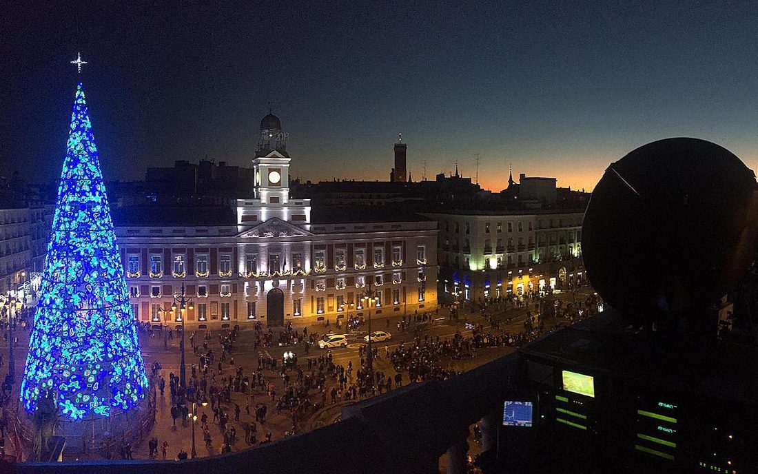 campanadas de fin de año en plaza del sol de madrid